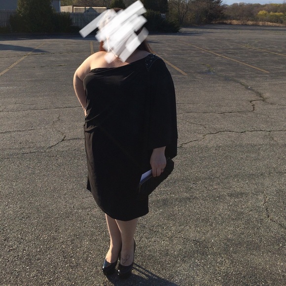 Black cocktail dress - Picture 3 of 3